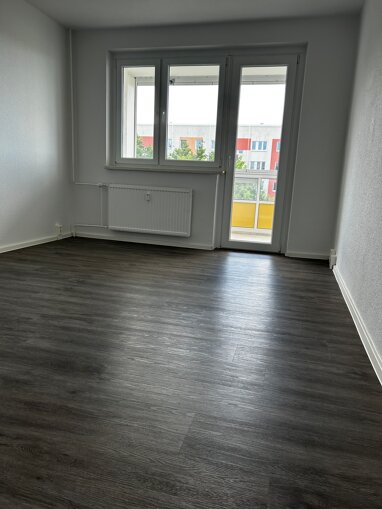 Wohnung zur Miete 350 € 3 Zimmer 60 m² 4. Geschoss frei ab 16.07.2024 Hildesheimer Str. 2 Südstadt Halle 06128
