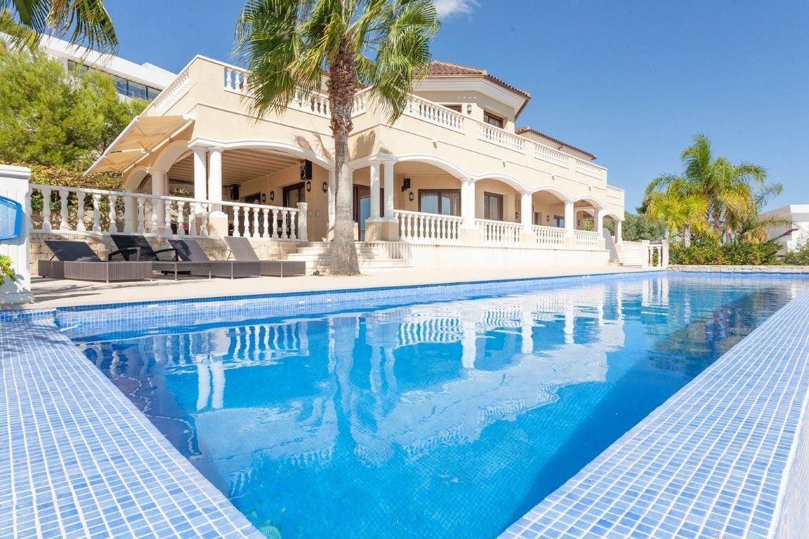 Villa zum Kauf 2.980.000 € 670 m²<br/>Wohnfläche 1.850 m²<br/>Grundstück Calpe 03710