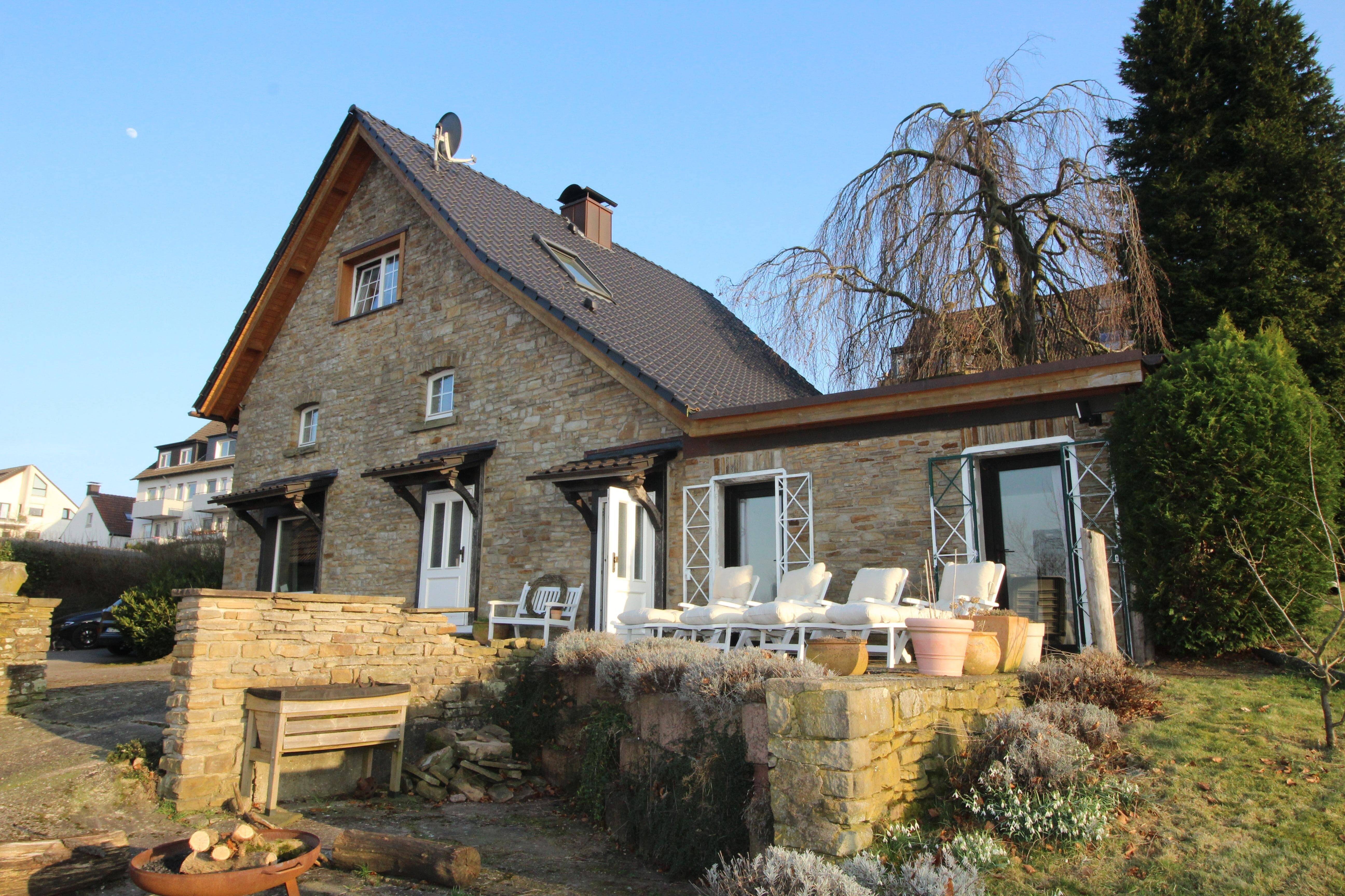 REPRÄSENTATIVES, GROSSZÜGIGES RESIDIEREN AUF EINEM FAMILIENFREUNDLICHEN, WEITLÄUFIGEN ANWESEN | PRIVATSPHÄRE MIT SPEKTAKULÄREM PANORAMA | EXKLUSIV, IN