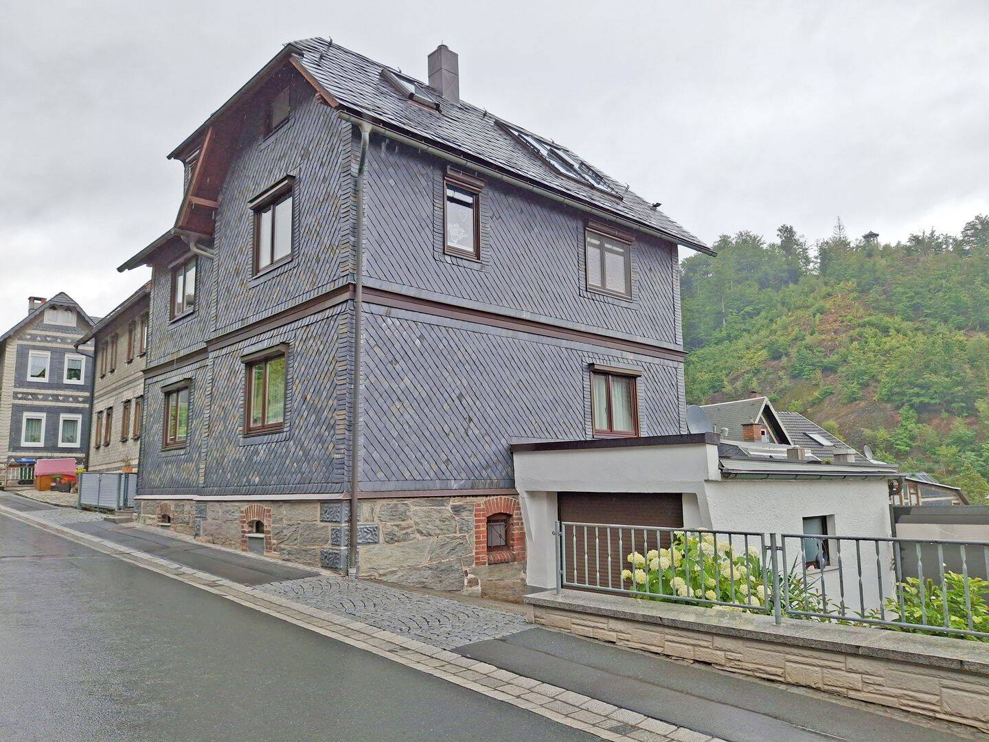 Immobilie in Steinach - Familienfreundliches EFH mit Einliegerwohnung, Garten & Carport - Bild 2