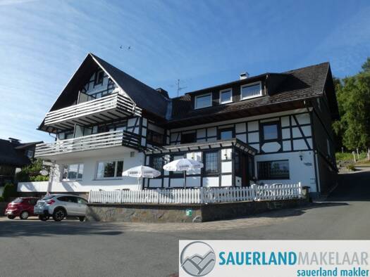 Hotel zum Kauf 484.500 € 24 Betten 860 m² Gastrofläche Westfeld Schmallenberg 57392