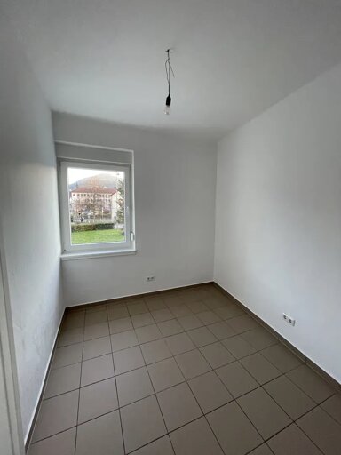 Wohnung zur Miete 700 € 6 Zimmer 136 m² frei ab sofort Bahnhofstr. 11 Annweiler Annweiler am Trifels 76855