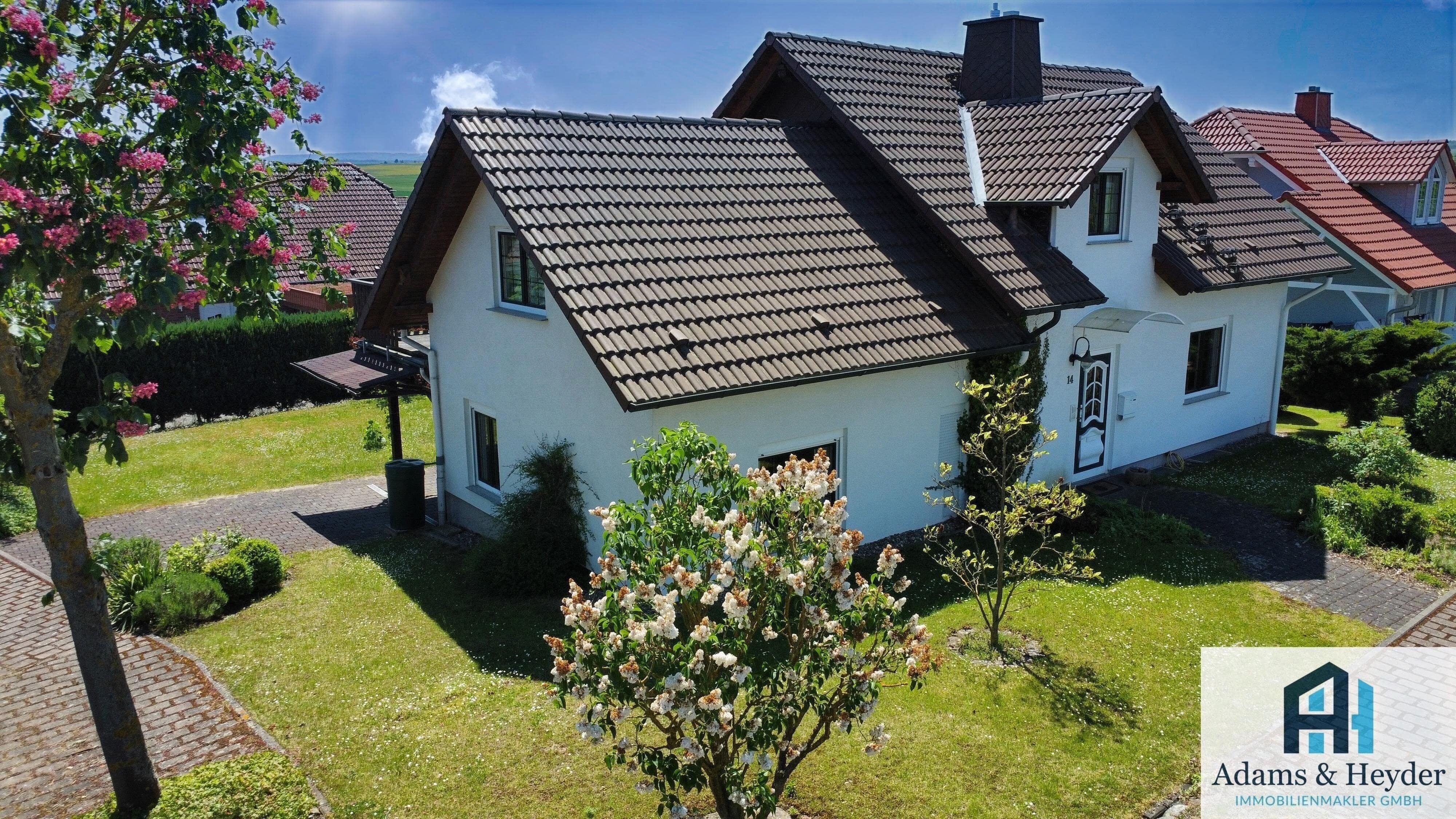 Einfamilienhaus zum Kauf 349.000 € 7 Zimmer 163 m²<br/>Wohnfläche 591 m²<br/>Grundstück Grebenstein Grebenstein 34393