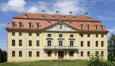 Wohnung zur Miete 850 € 3 Zimmer 88,2 m² 2. Geschoss frei ab sofort Am Schloss 1 Wachau Wachau 01454