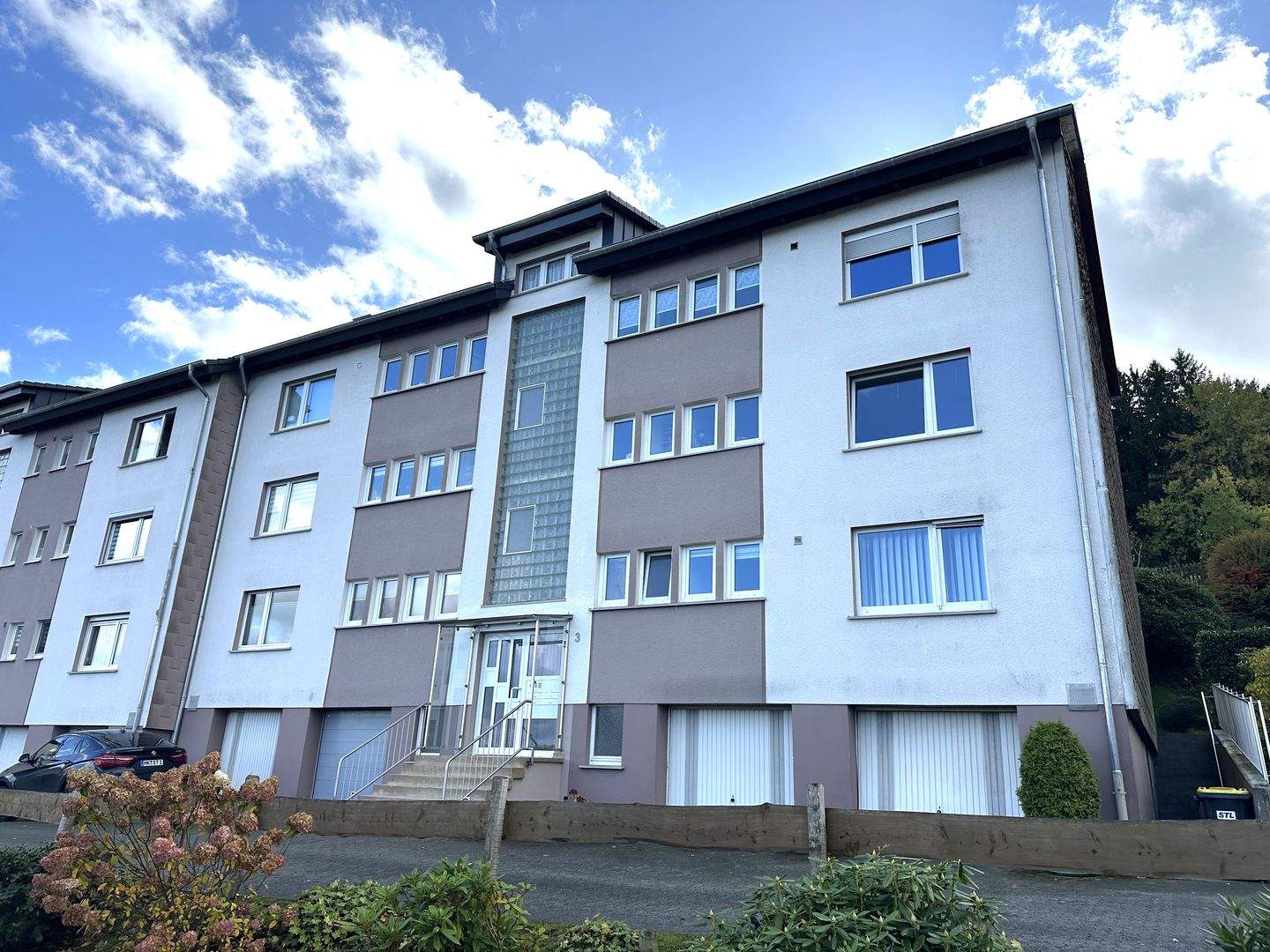 Schöne 3 Zimmer Wohnung mit Balkon und großer Garage in ruhiger Wohnlage
