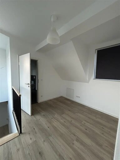 Wohnung zur Miete 700 € 2 Zimmer 83 m² frei ab sofort Elmshorner Straße 89 Wahlbezirk 007 Pinneberg 25421