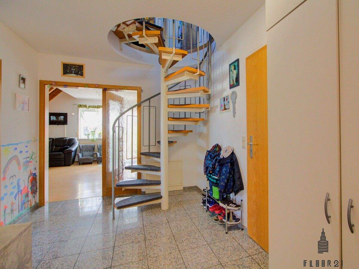 Immobilie in Heroldstatt - Charmante Maisonette-Dachgeschosswohnung mit Balkon und Garage in ruhiger Lage von Heroldstatt - Bild 1