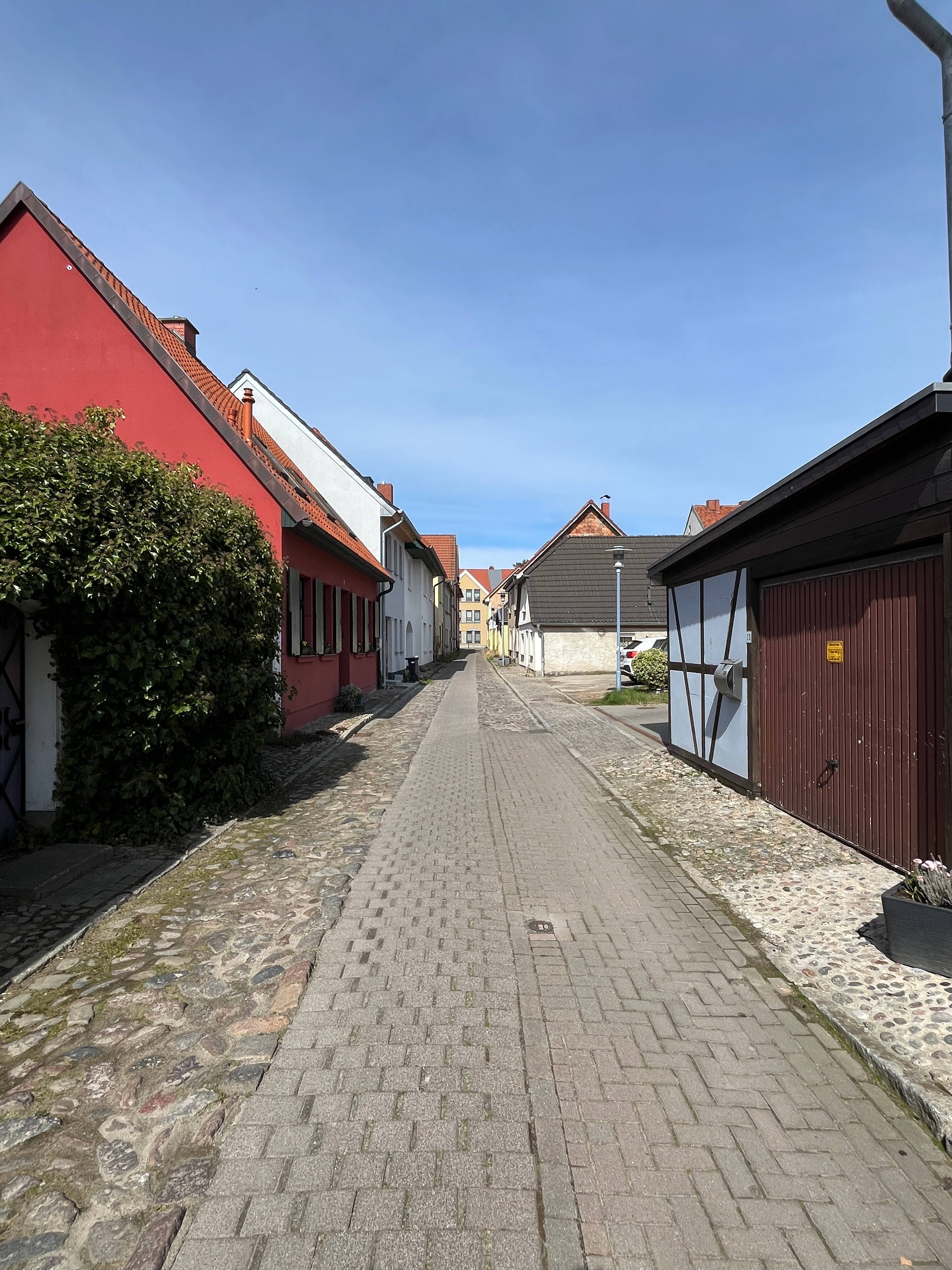Immobilie in Barth - Stadthaus in Hafennähe  mit idyllischem Innenhof und eigener Zufahrt im Altstadtring von Barth - Bild 2