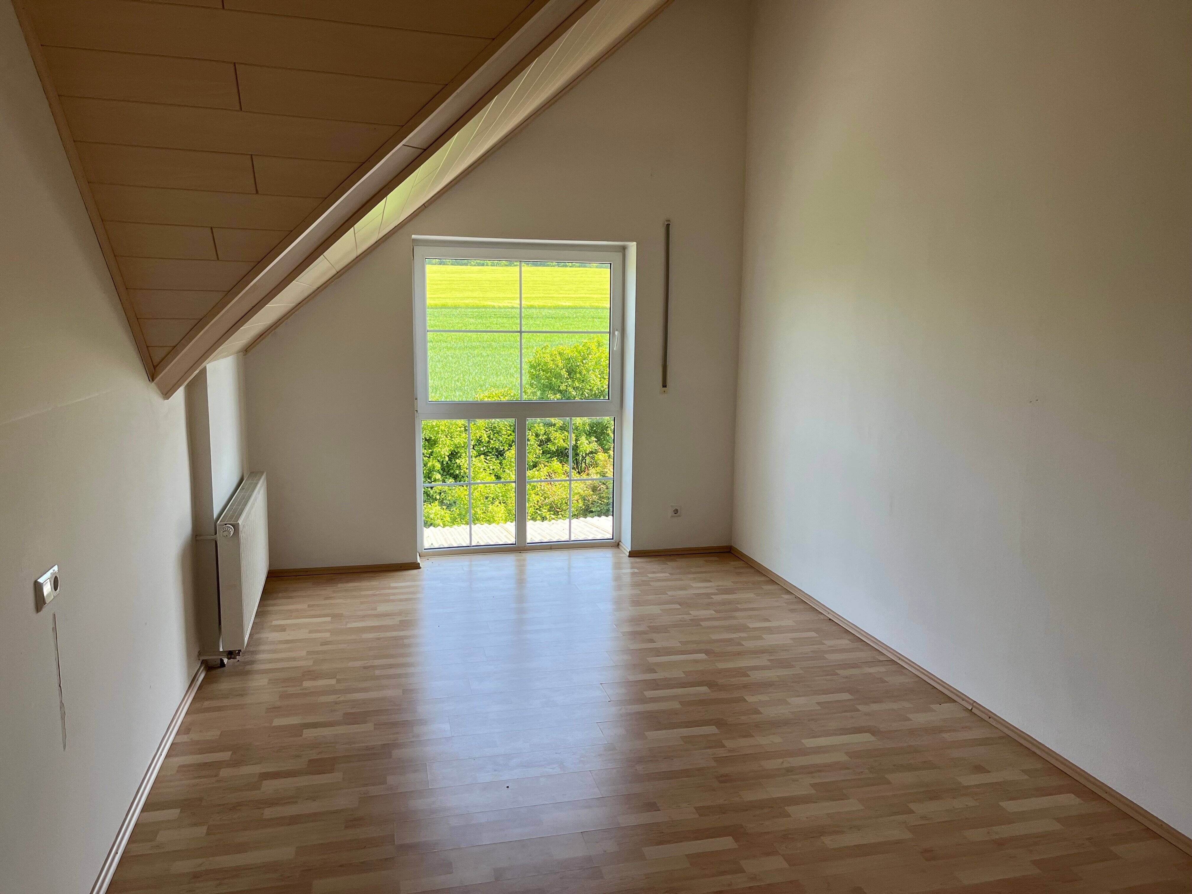 Immobilie in Solnhofen - Doppelhaushälfte mit Garage und Nebengebäude - Bild 3