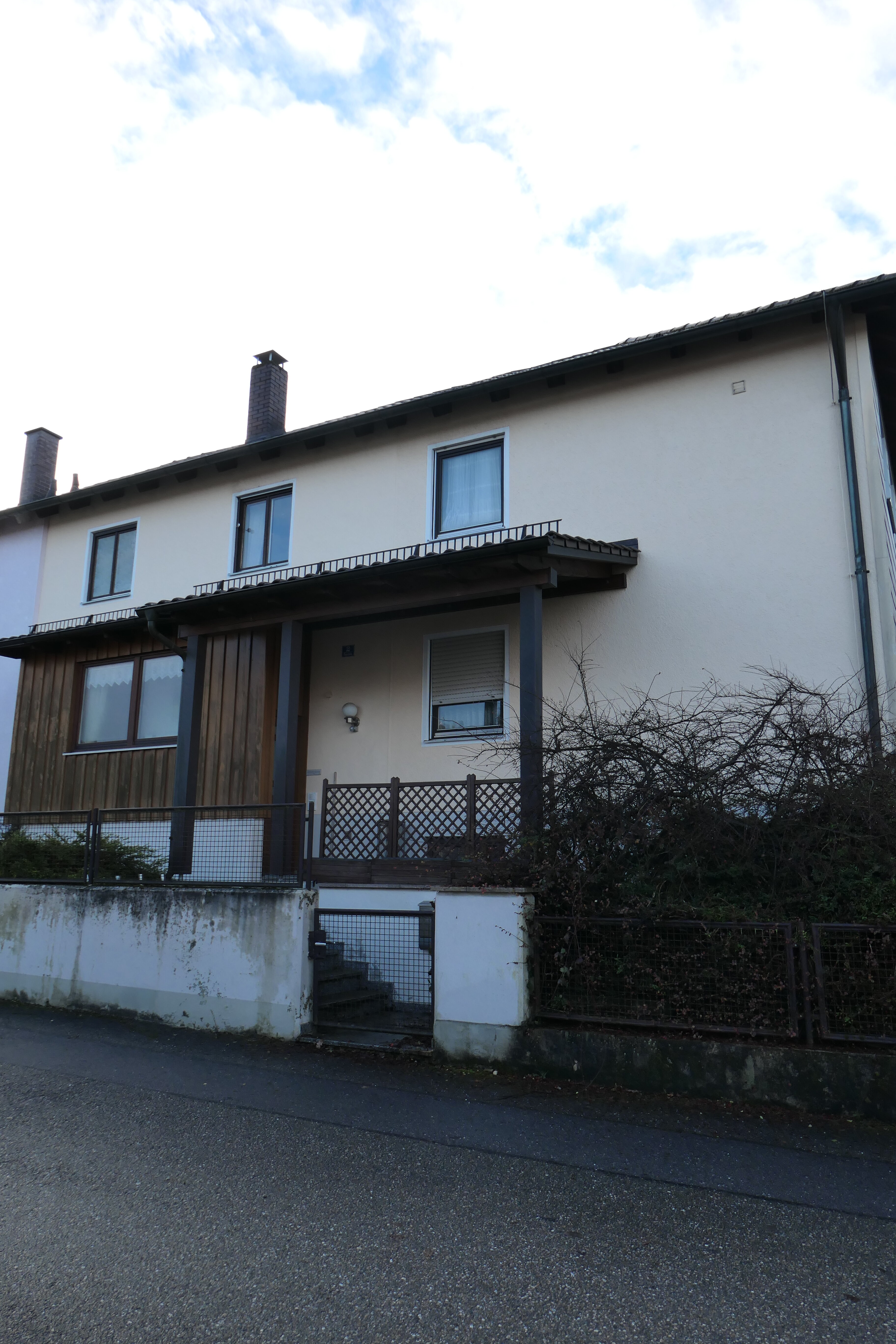 Einfamilienhaus zum Kauf 379.000 € 7 Zimmer 200 m²<br/>Wohnfläche 439 m²<br/>Grundstück Mainburg Mainburg 84048