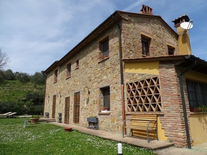 Bauernhaus zum Kauf 690.000 € 10 Zimmer 250 m²<br/>Wohnfläche 12.000 m²<br/>Grundstück ab sofort<br/>Verfügbarkeit Firenze