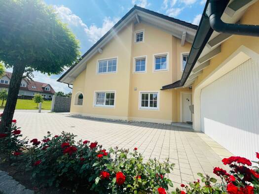 Doppelhaushälfte zur Miete 1.700 € 7 Zimmer 172 m² 460 m² Grundstück frei ab sofort Train 93358