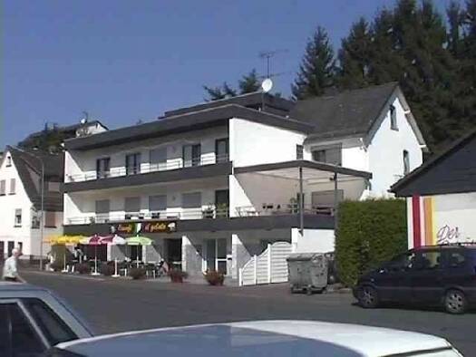 Mehrfamilienhaus zum Kauf provisionsfrei 690.000 € 16 Zimmer 585,2 m² 1.429 m² Grundstück frei ab sofort Landstraße 44 Bad Endbach 35080