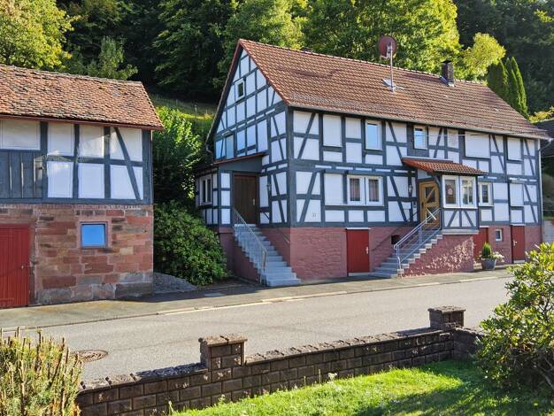 Einfamilienhaus zum Kauf 129.000 € 6 Zimmer 122 m² 540 m² Grundstück Talstraße 33 Amönau Wetter (Hessen) 35083