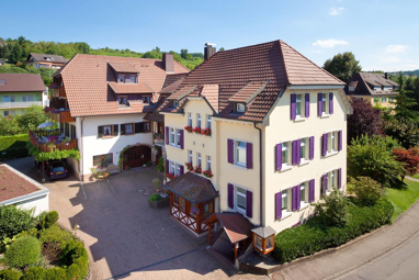 Haus zum Kauf 2.200.000 € 30,5 Zimmer 1.091 m² Grundstück Bad Bellingen Bad Bellingen 79415