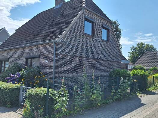 Mehrfamilienhaus zum Kauf 295.000 € 7 Zimmer 120 m² 500 m² Grundstück frei ab sofort Uetersen 25436