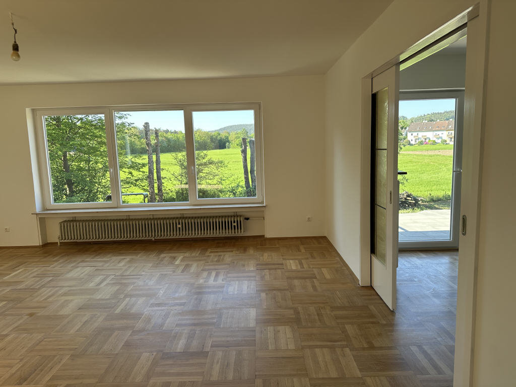 Einfamilienhaus zur Miete 2.540 € 7 Zimmer 276 m²<br/>Wohnfläche 800 m²<br/>Grundstück Ab sofort<br/>Verfügbarkeit Glocke / Saas Bayreuth 95447
