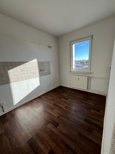 Wohnung zur Miete 530 € 4 Zimmer 95,7 m² 5. Geschoss frei ab sofort Zeitz Zeitz 06712