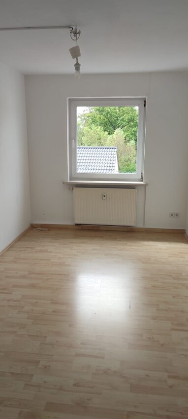 Wohnung zur Miete 275 € 2 Zimmer 47 m² 3. Geschoss Elsterstraße 19 b Ortslage Ammendorf / Beesen Halle (Saale) 06132