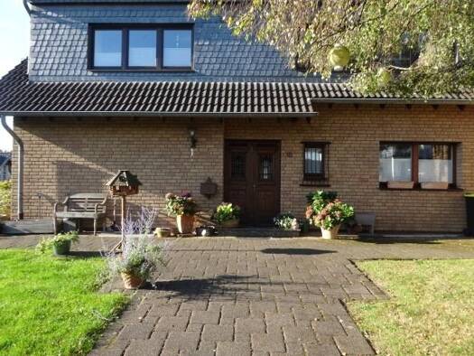 Mehrfamilienhaus zum Kauf als Kapitalanlage geeignet 825.000 € 7 Zimmer 307 m² 961 m² Grundstück Heiligenhaus Overath 51491