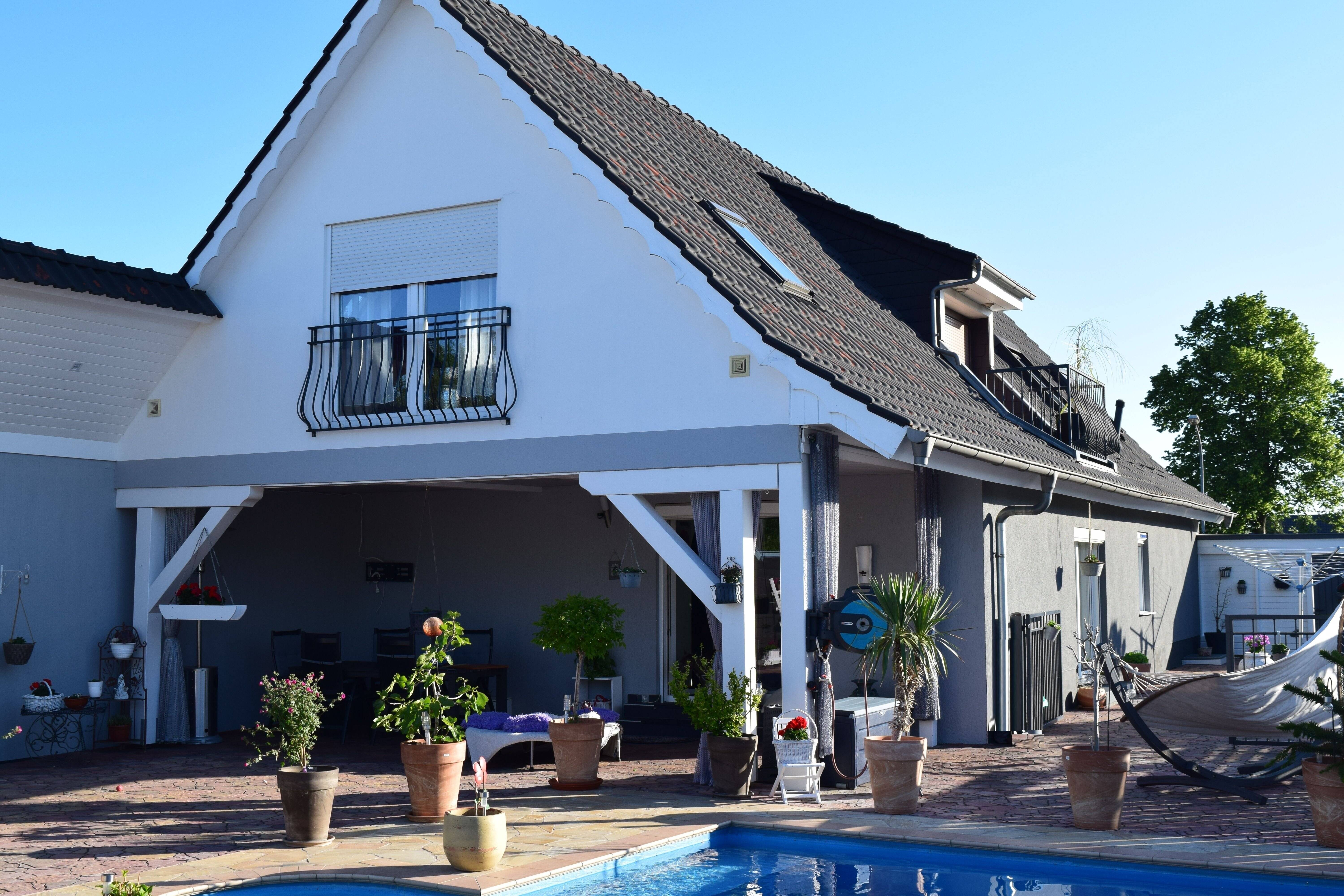 Immobilie in Frankfurt (Oder) - Großzügiges Einfamilienhaus auf zwei Ebenen mit Außenpool in Markendorf - Bild 1