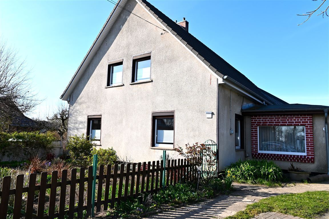 Einfamilienhaus zum Kauf 299.000 € 7 Zimmer 183 m²<br/>Wohnfläche 3.809 m²<br/>Grundstück Ab sofort<br/>Verfügbarkeit Neuenpleen Altenpleen 18445