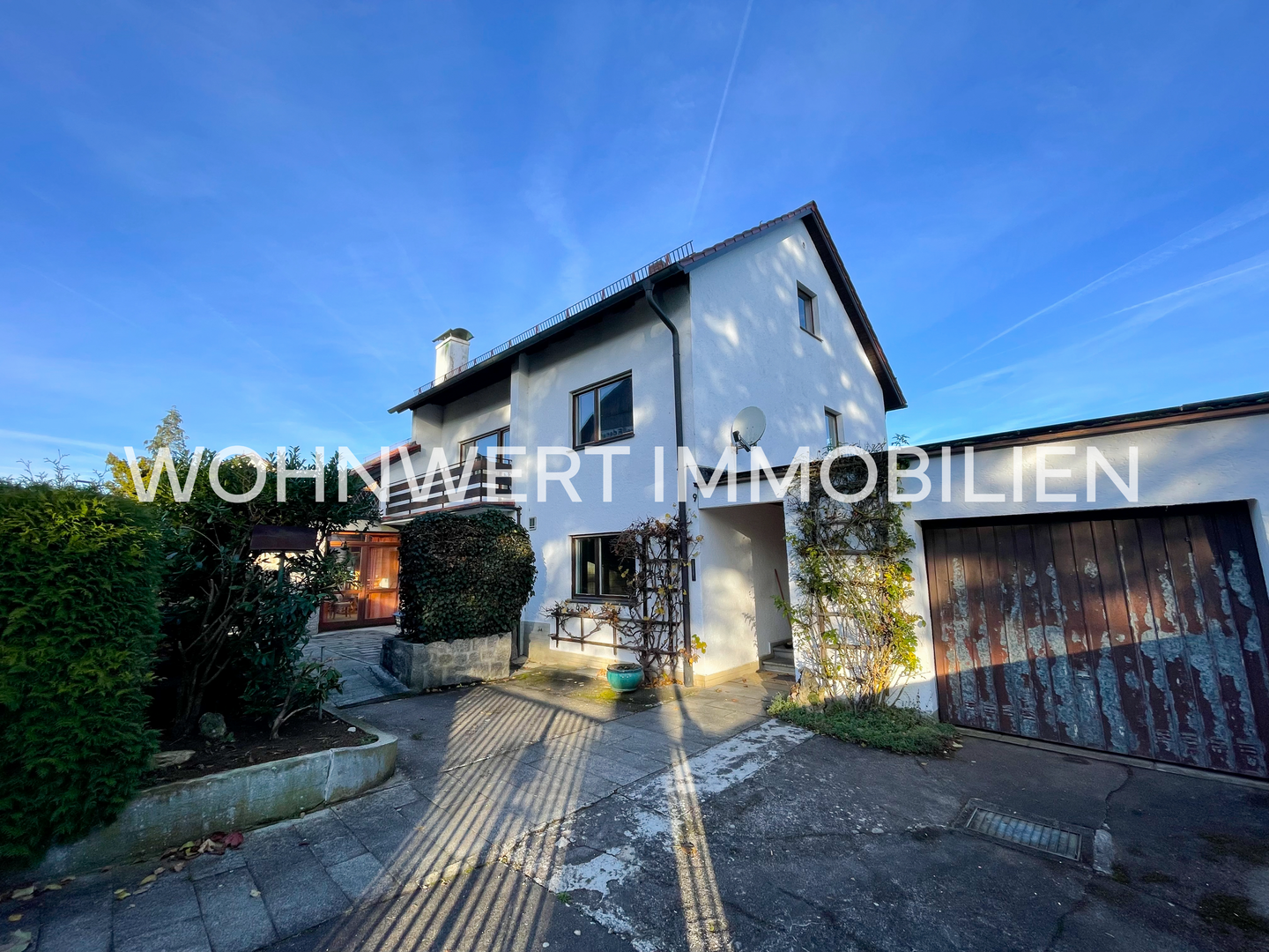 Großzügiges Zweifamilienhaus auf traumhaftem Grundstück mit Weitblick in Lintach!