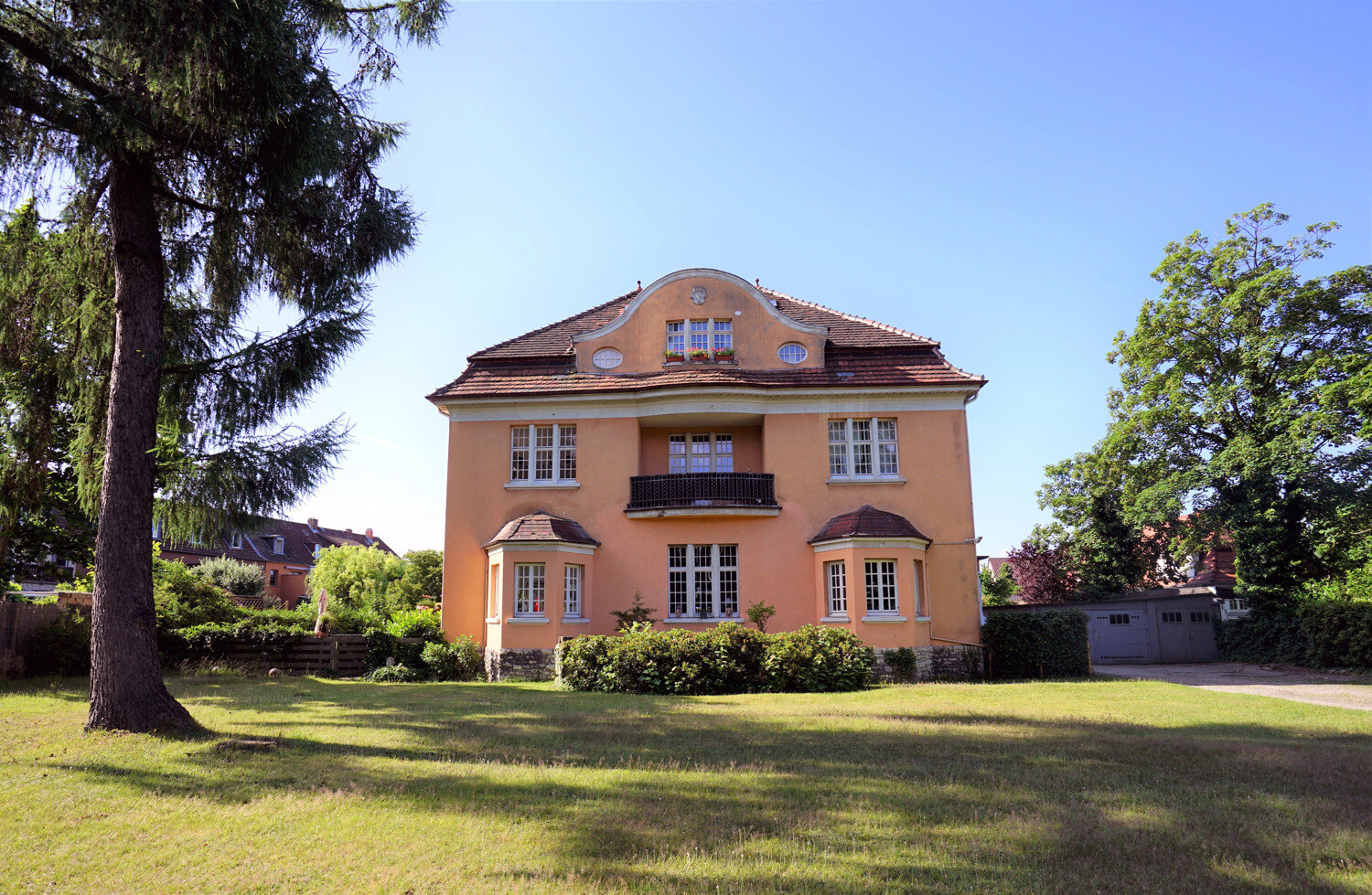 Mehrfamilienhaus zum Kauf 750.000 € 16 Zimmer 516 m²<br/>Wohnfläche 1.753 m²<br/>Grundstück Hauptfriedhof und Mastbruch Braunschweig 38126