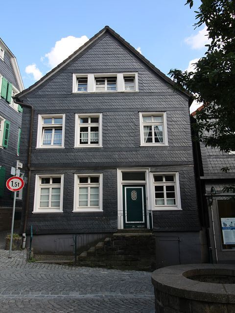 Mehrfamilienhaus zum Kauf 465.000 € 10 Zimmer 243 m²<br/>Wohnfläche Schwelmer Straße 39 Lennep - Altstadt Remscheid 42899