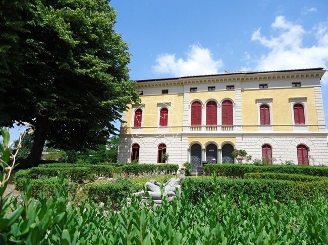 Villa zum Kauf 1.000 m²<br/>Wohnfläche 50.000 m²<br/>Grundstück Siena