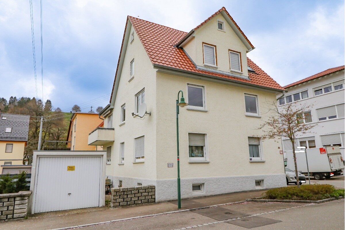 Mehrfamilienhaus zum Kauf 329.000 € 8 Zimmer 180 m²<br/>Wohnfläche 221 m²<br/>Grundstück Onstmettingen Albstadt-Onstmettingen 72461