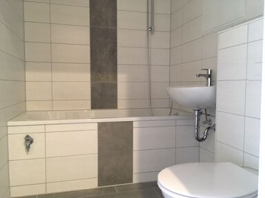 Wohnung zur Miete 361 € 3 Zimmer 57,3 m² 10. Geschoss frei ab sofort Mailänder Höhe 6 Südstadt Halle (Saale) 06128