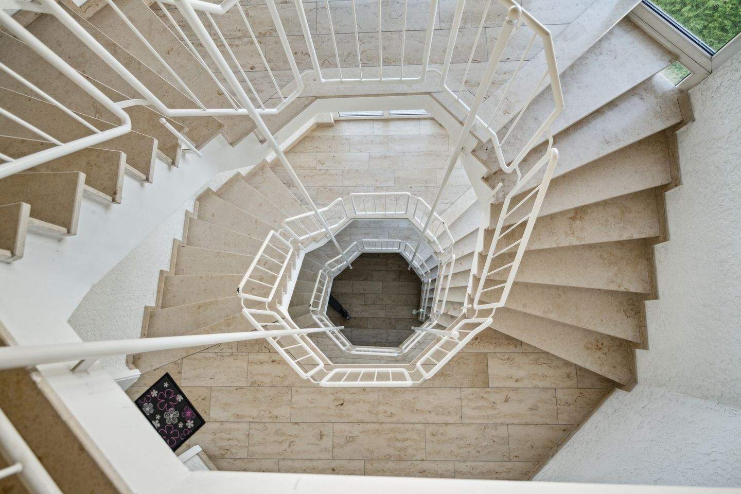 Immobilie in Diez - Großzügige Dachgeschosswohnung mit fantastischem Ausblick - Bild 2