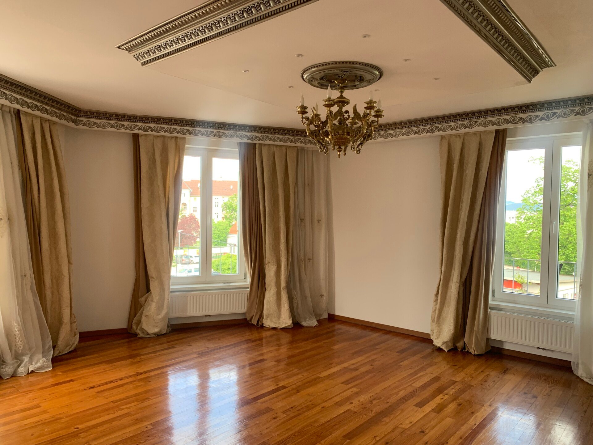 Apartment zum Kauf 190.000 € 2,5 Zimmer 84 m²<br/>Wohnfläche 2. Stock<br/>Geschoss Wiener Neustadt 2700