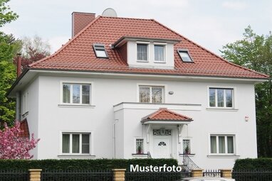 Mehrfamilienhaus zum Kauf Zwangsversteigerung 61.630 € 5 Zimmer 109 m² 813 m² Grundstück Obernbreit 97342