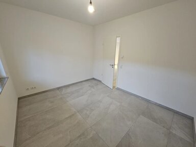 Wohnung zum Kauf provisionsfrei 138.000 € 3 Zimmer 80 m² frei ab sofort Allee zum Sportpark 31 Innenstadt Frechen 50226