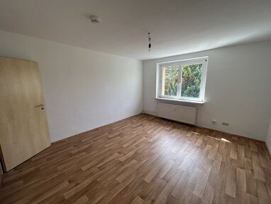 Wohnung zur Miete 385 € 4 Zimmer 69,9 m² 1. Geschoss Hans-Stubbe-Straße 8 Gatersleben Seeland 06466