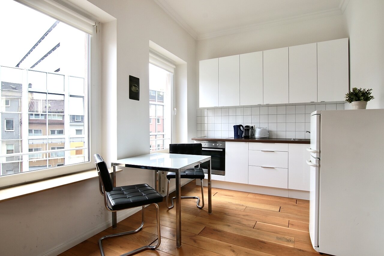 Wohnung zur Miete Wohnen auf Zeit 2.460 € 1 Zimmer 58 m²<br/>Wohnfläche 31.12.2024<br/>Verfügbarkeit Deutz Köln 50679