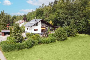 Mehrfamilienhaus zum Kauf als Kapitalanlage geeignet 1.100.000 € 7 Zimmer 299 m² 996,2 m² Grundstück Bad Dürrheim Bad Dürrheim 78073