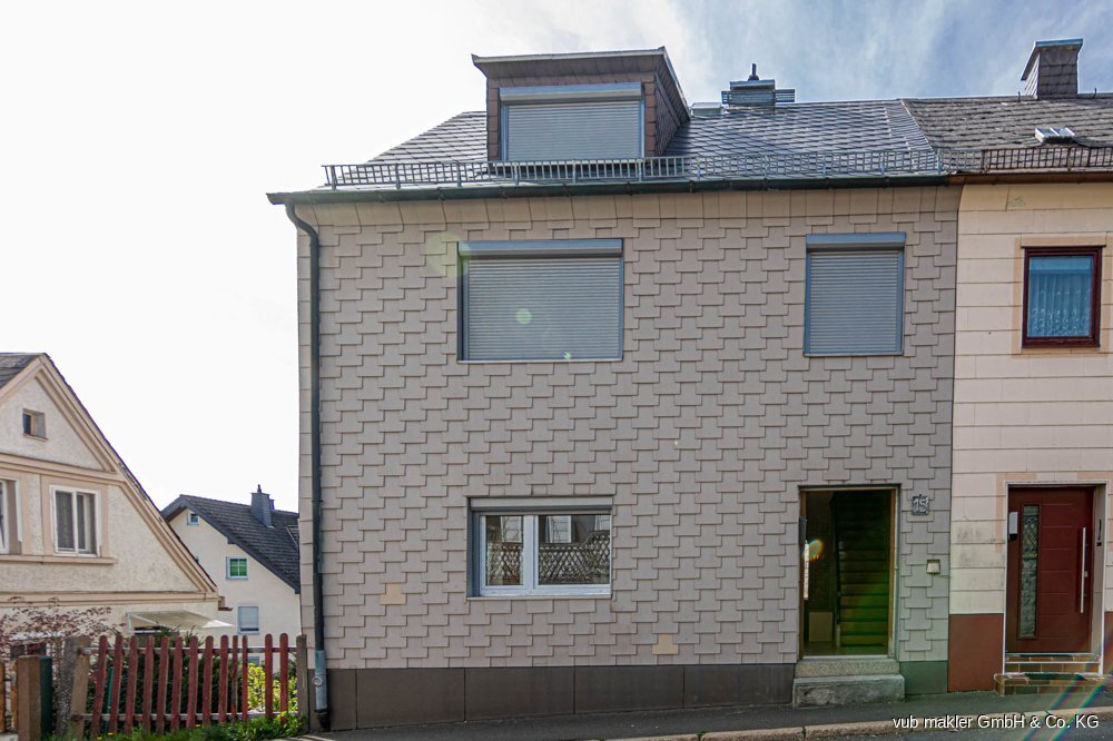 Doppelhaushälfte zum Kauf 119.500 € 7 Zimmer 116,4 m²<br/>Wohnfläche 130 m²<br/>Grundstück Schwarzenbach a Wald Schwarzenbach am Wald 95131