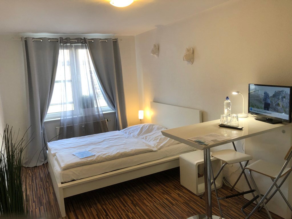 Wohnung zur Miete Wohnen auf Zeit 1.497 € 1 Zimmer 18 m²<br/>Wohnfläche ab sofort<br/>Verfügbarkeit Holzgasse Altstadt - Süd Köln 50676