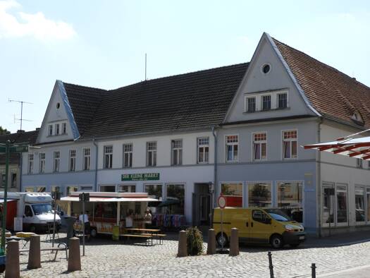 Wohnung zur Miete 345 € 2 Zimmer 62,5 m² 1. Geschoss Am Marktplatz 9/10 Altentreptow 17087