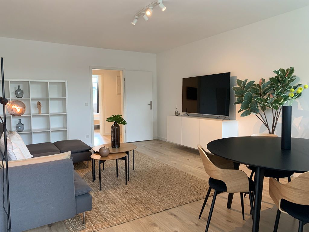 Wohnung zur Miete Wohnen auf Zeit 2.400 € 5 Zimmer 90 m²<br/>Wohnfläche 08.07.2024<br/>Verfügbarkeit Arnold-Schönberg-Straße Urdenbach Düsseldorf 40593