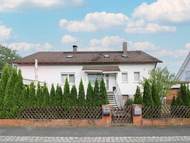 Mehrfamilienhaus zum Kauf 448.000 € 6 Zimmer 205,1 m² 848,1 m² Grundstück Sassanfahrt Hirschaid 96114