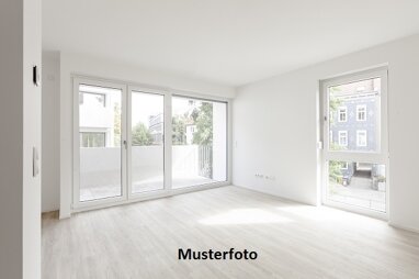 Wohnung zum Kauf Zwangsversteigerung 49.000 € 2 Zimmer 60 m² Eckersbach 261 Zwickau 08066