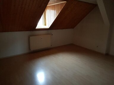 Wohnung zur Miete 163 € 1 Zimmer 32 m² frei ab sofort Waldenburger Str. 2 Lichtenstein Lichtenstein 09350