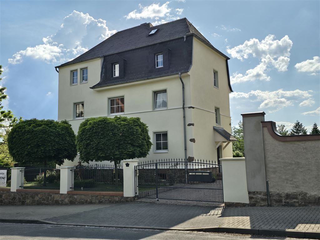 Mehrfamilienhaus zum Kauf 450.000 € 9 Zimmer 235 m²<br/>Wohnfläche 830 m²<br/>Grundstück Döbeln Döbeln 04720