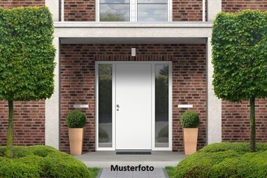 Doppelhaushälfte zum Kauf Zwangsversteigerung 300.000 € 4 Zimmer 114 m² 318 m² Grundstück Höfen Nürnberg 90431