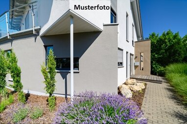 Doppelhaushälfte zum Kauf Zwangsversteigerung 405.000 € 4 Zimmer 100 m² 382 m² Grundstück Flörsheim Flörsheim 65439