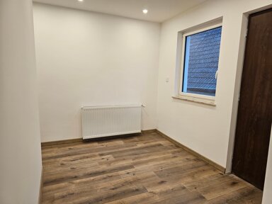 Wohnung zur Miete 1.500 € 3 Zimmer 95 m² 1. Geschoss frei ab sofort weingartenstraße Nauheim 64569